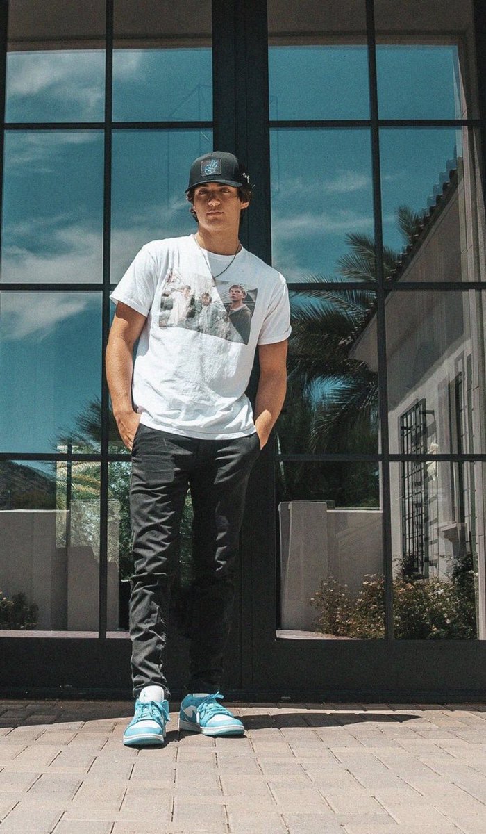 ALovers2020's tweet photo. New Post!!!! @asherangel #HereforAsherAngel ❤️🤩🌹😍🌷🔥
Instagram of Asher https://t.co/dLzfWV0bpT