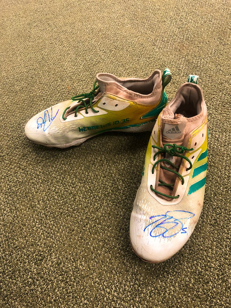 RT this tweet for a chance to win my signed Kelly Green custom cleats. Winner will be chosen in 48 hours. 1 more giveaway after this for the year. Good Luck‼️