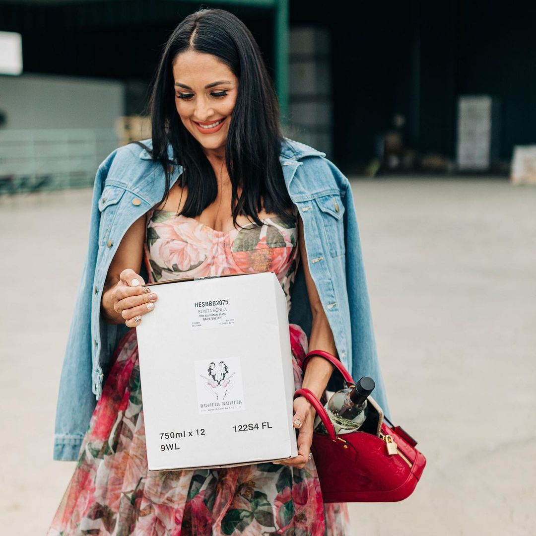 WWE Star Nikki Bella Promotes Wine With Stunning Insta Photos 1