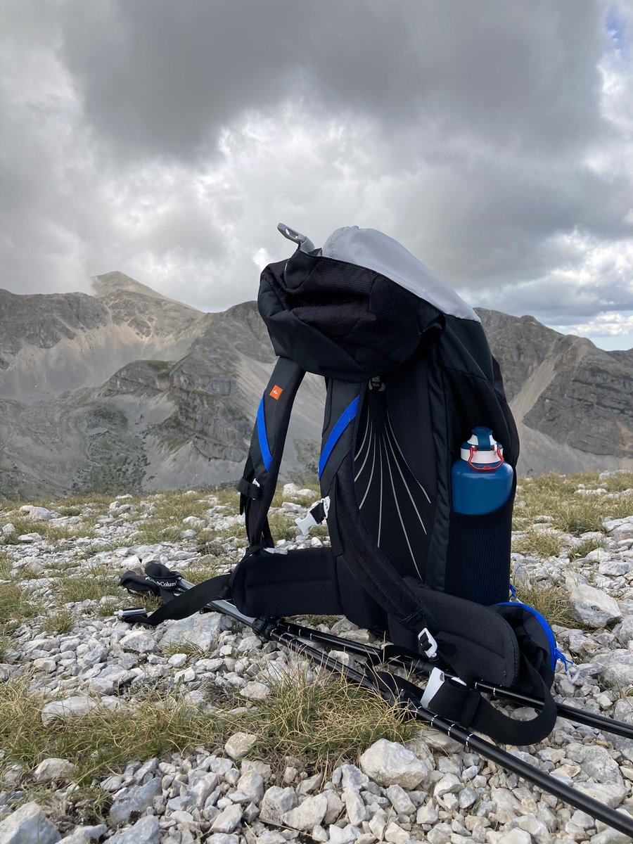 zazandrea's tweet photo. "Per ricevere, è necessario prima aprire la mano.
E Lasciare andare"
#montagna #abruzzo #parcoregionalesirentevelino #montevelino #colledellorso #2200m #roccadimezzo https://t.co/NSlCbAEtns