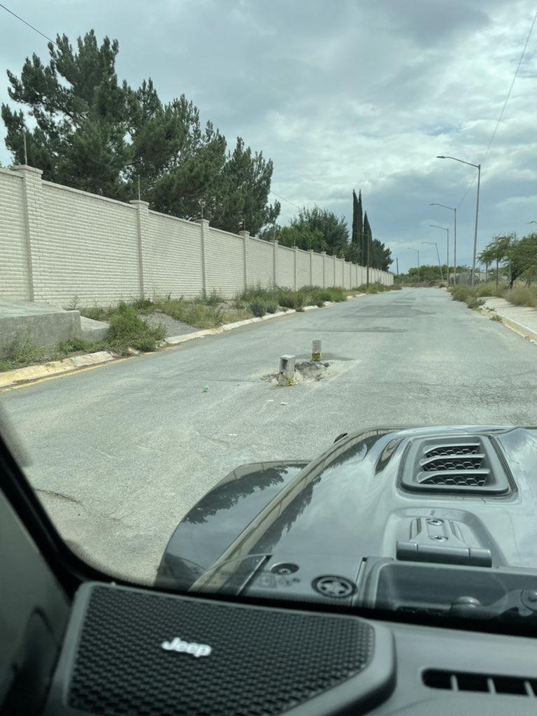 sjpabloro's tweet photo. @CICsal más de un mes con ese bache en calle Tezcatlipoca y Narro Robles rumbo a UVM https://t.co/kW6JY49fOB