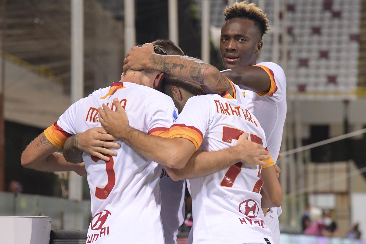 LiLkikka's tweet photo. Buona la seconda.... O la quarta... Insomma non importa il numero di partite... Avanti così ragazzi!!!! #dajeroma #asroma1927 @OfficialASRoma #forzaroma #vogliosolostarconte #tammy #lollo #jordan 💪🏻 https://t.co/hDOkHVshwb