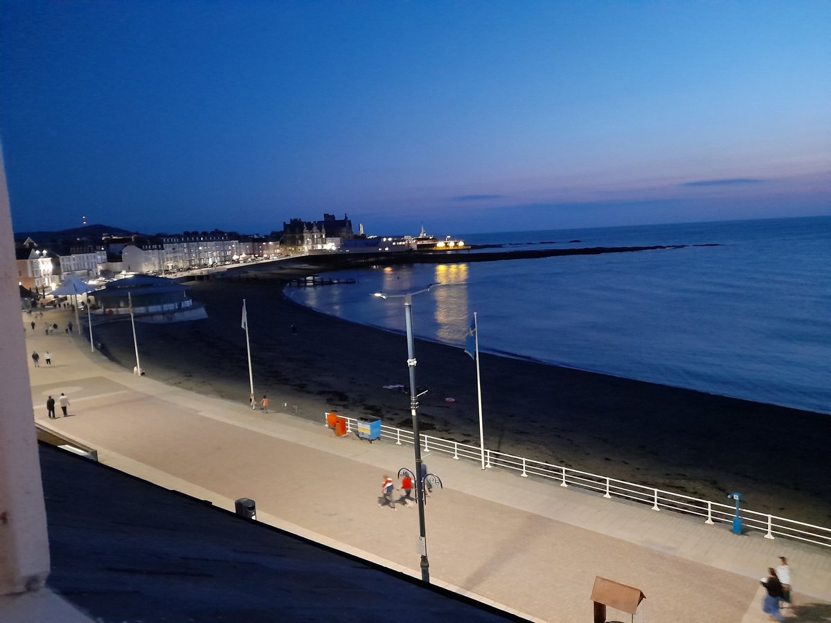 heidi_rowlands's tweet photo. #roomwithaview #seaview #aberystwyth https://t.co/lei3PHxTiO