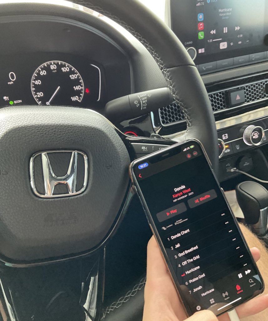 IvanTheGr8est's tweet image. Y’all heard of elf on the shelf? Well what about… #DONDA