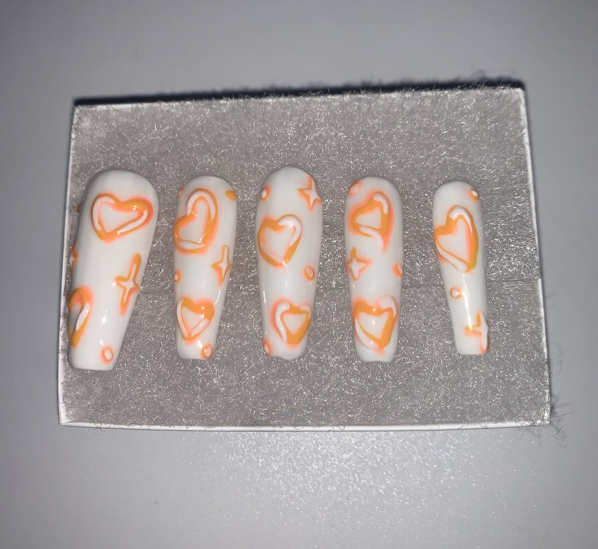 90’s Airbrush 

#orangenails #jellynails #whitenails #airbrushnails #airbrush #cxdvshx #klickityklack #coffinnails #supportsmallbusiness #supportblackbusiness #pressonnails