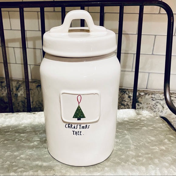 So good I had to share! Check out all the items I'm loving on <a href="/Poshmarkapp/">Poshmark</a> from <a href="/MMJohnson0220/">MJ</a> #poshmark #fashion #style #shopmycloset #tiffanyco #guess #raedunn: posh.mk/GXj5ib4T7ib