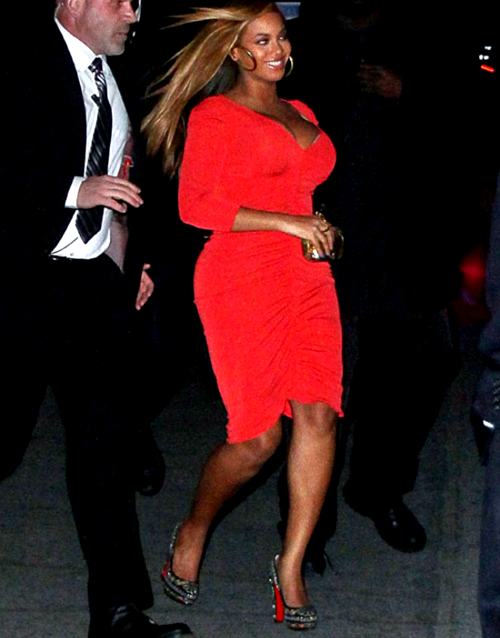 Coolness941's tweet photo. Beyoncé hit another level of bad b*tchery in her 30s. Here's to even more of that as she approaches her 4th decade. Reminiscing on some of my favorite looks from her 30s. Thread below: https://t.co/lQJ8QEOdM4