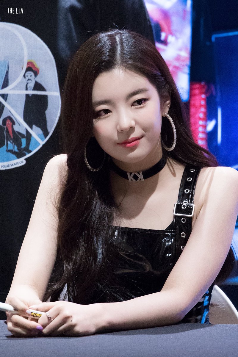 WEMITZYRY's tweet photo. ❛     🧚🏼   #𝐇𝐀𝐍𝐀   *   Ɲᥱᥕ  %   υρ / dᥲtᥱ 있지  ?   𝕄𝗜𝗧𝗭𝗬𝐑𝐘  !  [ ℳ𝐢𝐒𝐓𝐄𝐑𝐘 ] a̶t̶ #RodVelty1stCB⁩ 

Asies me estoy haciendo la linda pero es que el #VELTYFLAVOR me tiene con todas las energías, en especial para llenar de amor a  ⁦@rodvelty en su cb https://t.co/bFoeVqG1DM