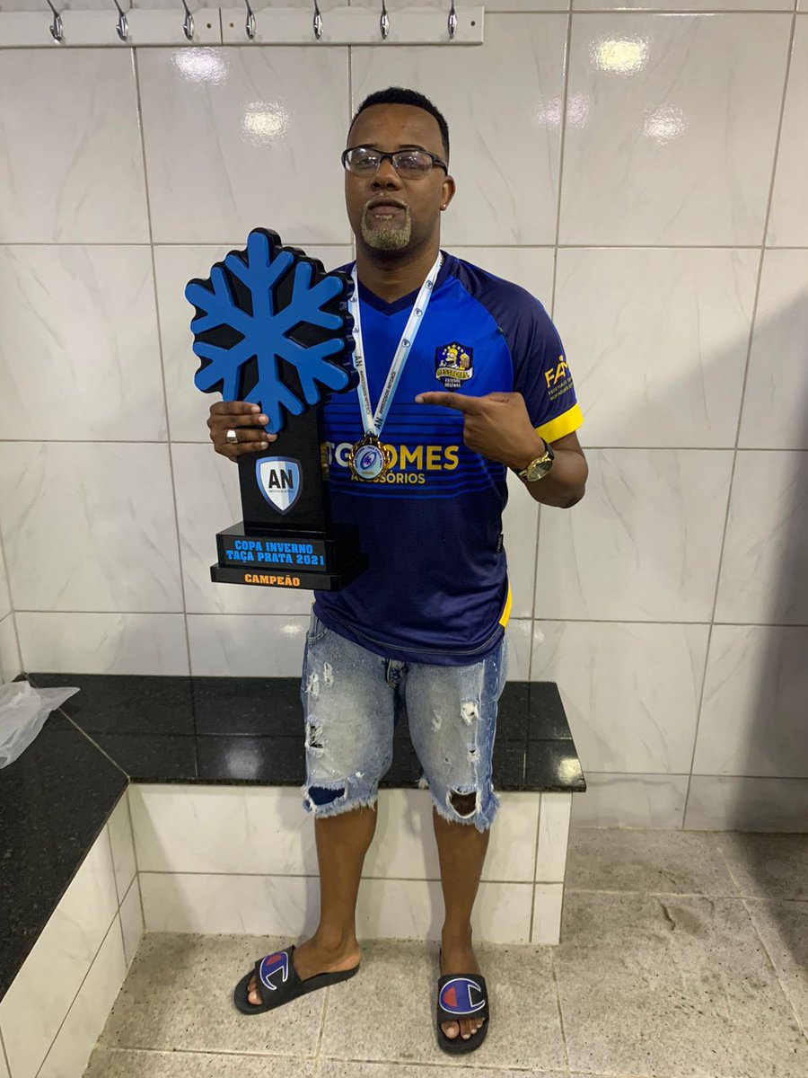 TGGOMES96's tweet photo. Final não se joga final se ganha 💛💙🏆

#Primeirotitulo🏆
#GloriaaDeus 
#timeGrande

Tropa do Ressaca💙💛🏆 https://t.co/JJT37chfWH