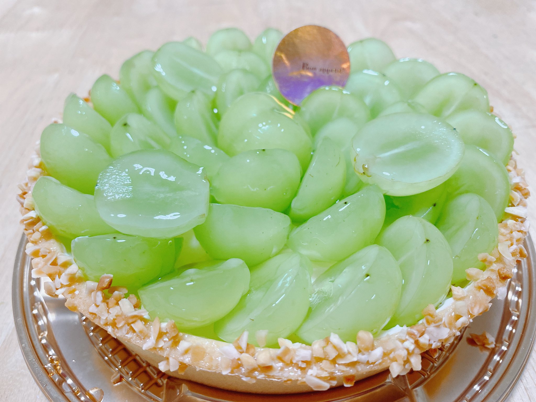 やす シャトレーゼのシャインマスカット のタルト 店員さんに希望する日の2日前に事前予約しないと購入出来ないと言われ予約 美味しくて満足なんだけど 食べたい日に購入出来ると尚良いんだけど 勿体ない シャトレーゼ T Co Ar8xjwybwg Twitter