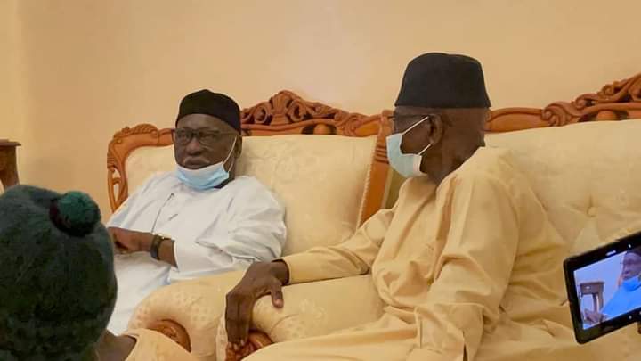jeunestidianes's tweet photo. Présentation de condoléances du Khalif Général des Tidianes Serigne Babacar Sy Mansour à Yoff.
Sy tankamlou wo kene 
Ñep guiss nañ sa jeum je
Dou Touba
dou Niassene ,
Dou Ndiassan 
Dou fouta 
Dou Casamance
Dou Mpal 
Amoul beneu këru diné bou guissul sa jeum dji 
Dieureu dieuf Sy https://t.co/finJhRKfOA