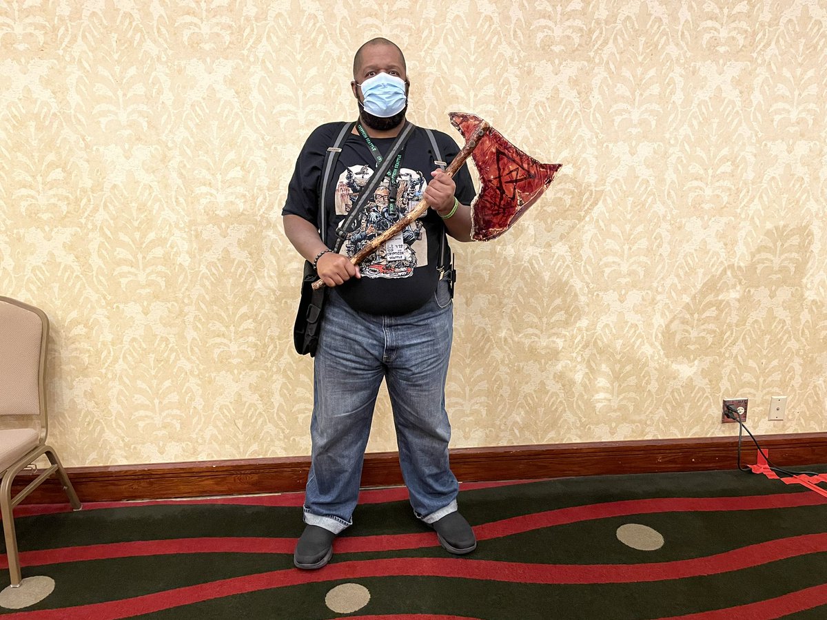 wiccaburr's tweet image. Final day of @crypticon and I’m beat. It was an adventurous weekend that made 2021 a blast for me. Brunch with celebs, meeting @GoryBMovie, and getting an autograph from Lisa Zane. Definitely coming back next year. #crypt21 #crypticonseattle