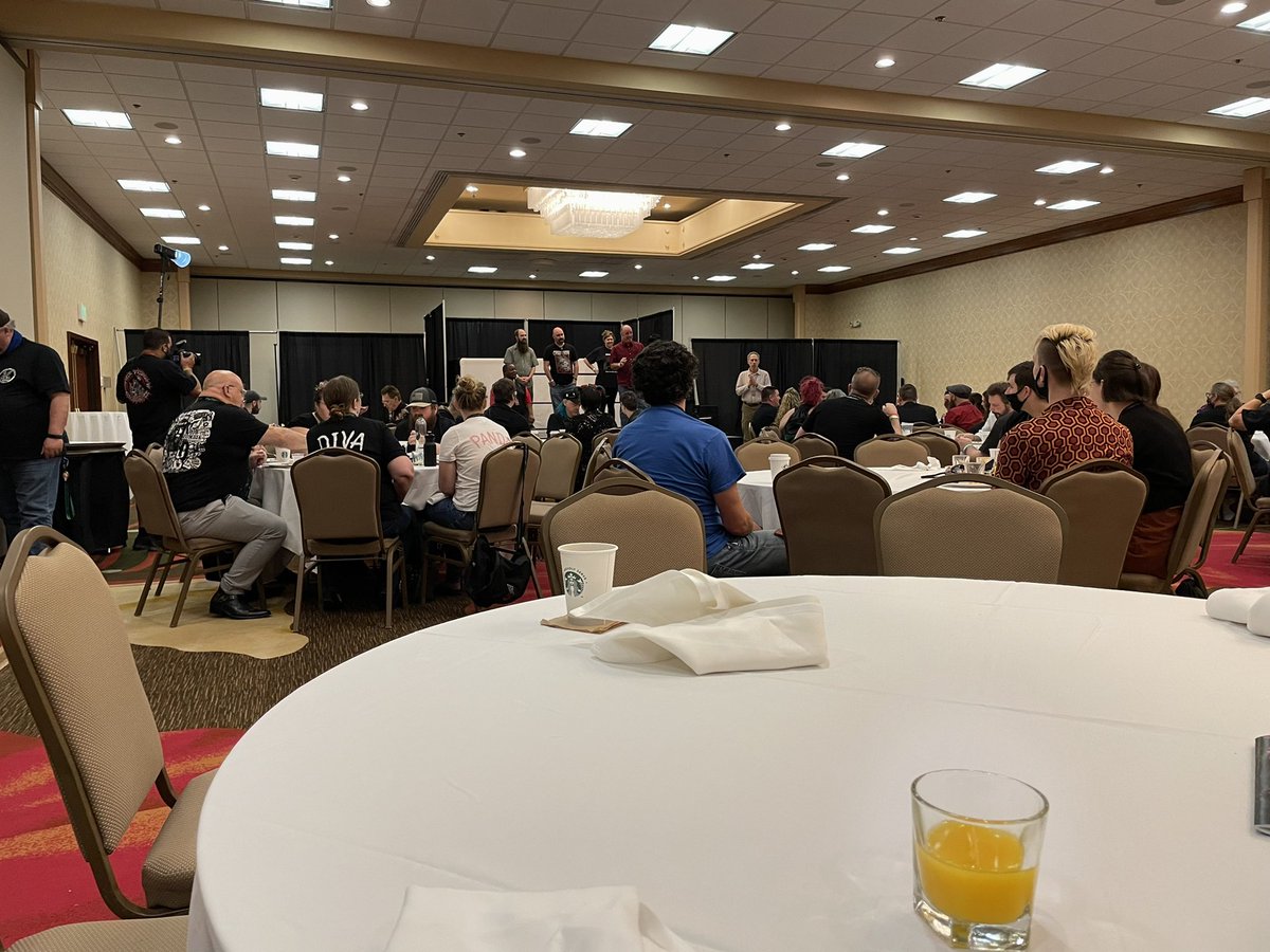 wiccaburr's tweet image. Final day of @crypticon and I’m beat. It was an adventurous weekend that made 2021 a blast for me. Brunch with celebs, meeting @GoryBMovie, and getting an autograph from Lisa Zane. Definitely coming back next year. #crypt21 #crypticonseattle