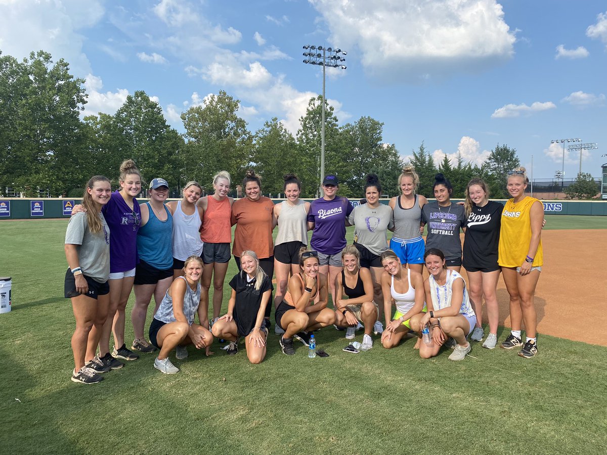 The Herd is back! Awesome first week in the books with #Team27! Moved in, started classes, rocked photo day, &amp; put a little time &amp; energy into cleaning our home. Investing in each other already!

#TheLipscombWay 🤘🦬