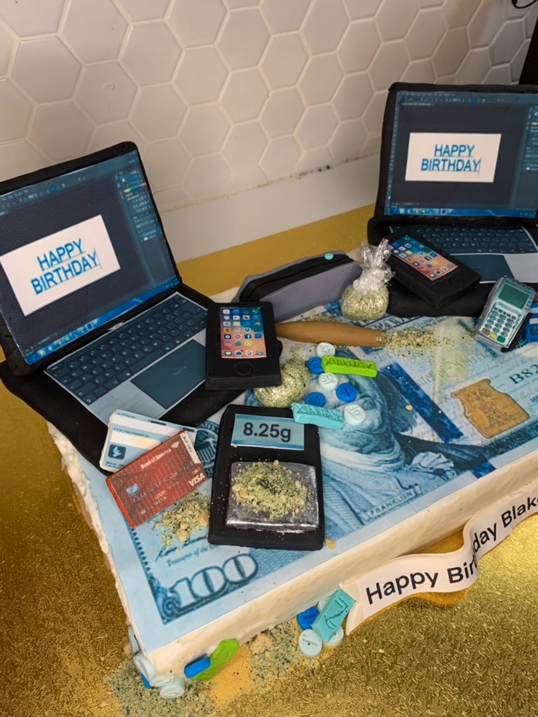 Dough_Goodness's tweet photo. 100 Dollar Bill Hustle Cake! 💻💵💰

#bake #disney #celebsforsmallbiz #BlackTwitter #Cake          #BlackOwned #BlackOwnedBusinesses #blackownedbusiness #cakes #SmallBusinessSaturday #smallbusinessowner #SmallBiz #Foodie #EatLocal #homemade https://t.co/KdY3RyUTda