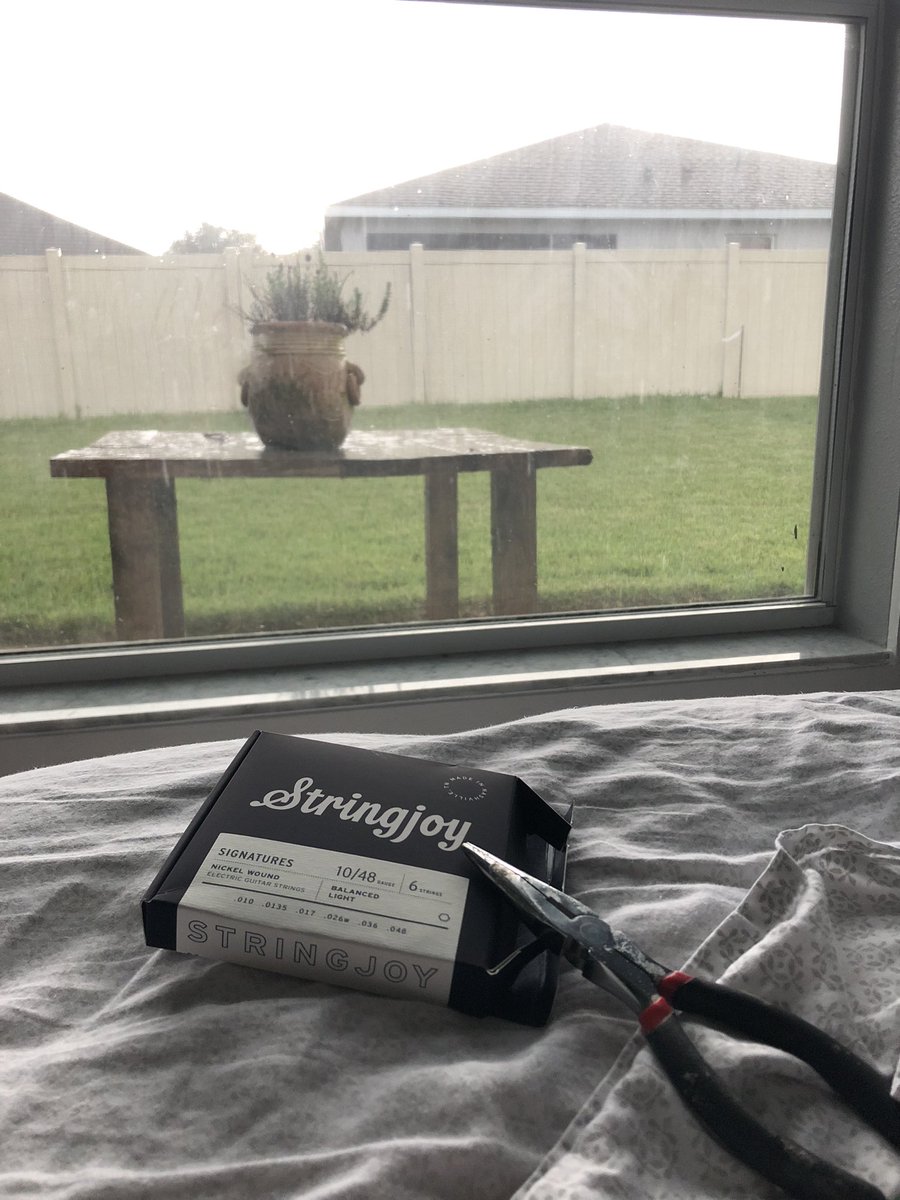 mikegallimore's tweet photo. Rainy day string change means finally putting on the @stringjoystaff set I wanted to try out. :-) https://t.co/LaWJ1qJbOx