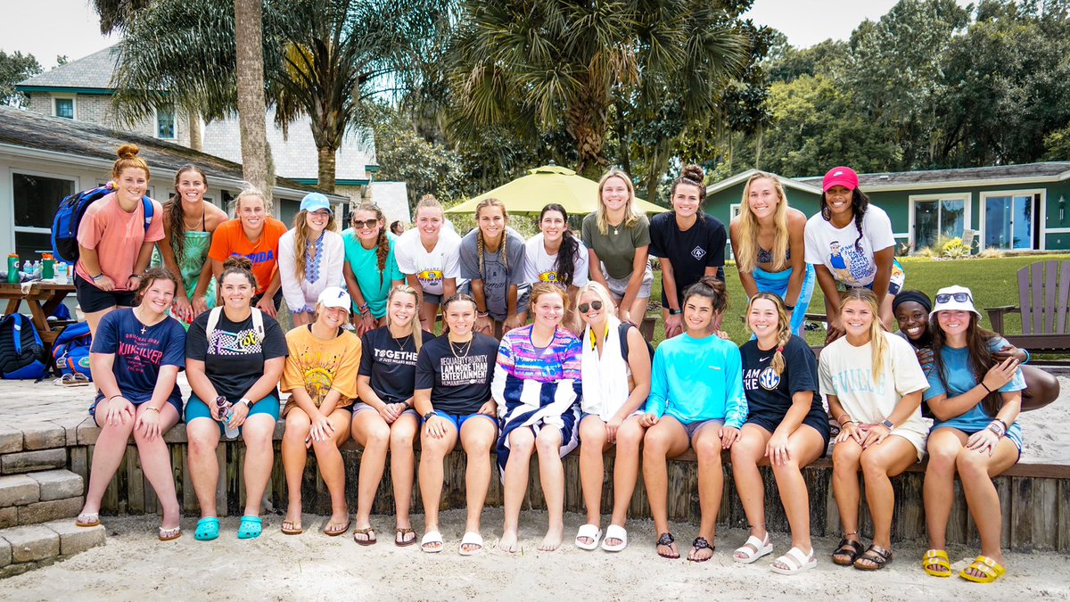 _TimWalton's tweet photo. Glad we were able to get all the players and staff together at our lake house. Nothing better than a ride on a Seadoo, tube, hotdog, couch, kayak, paddle-board, wake-board or lounging on a hammock, playing corn hole, can jam or spike ball. Great team-building day! #Meraki https://t.co/L9M6Gws5q7