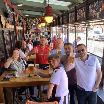 jaseharvey2's tweet photo. #NewProfilePic #GTFC @miabcleethorpes #PreMatchDrinks #BestOfMates 🖤🤍❤️ https://t.co/kC8h7jMvaV