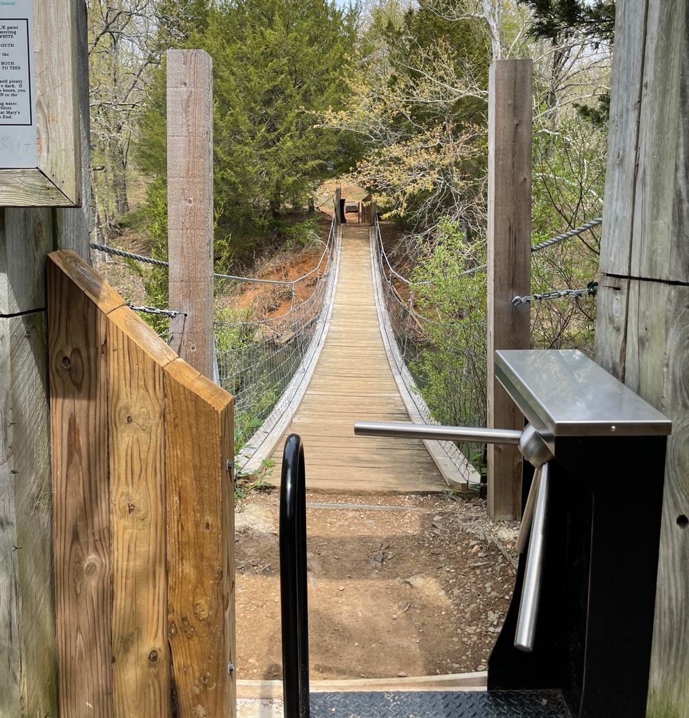 OklahomaParks's tweet photo. From historic #cabins to a #swingingbridge, this week's #StateParkSunday feature, Greenleaf promises outdoor fun for the whole crew. Book your family getaway
today https://t.co/BDbJ2nMg9U
Pro tip: Pop by the marina for one of their iconic #🍔!
#🏕#🥾 https://t.co/lIYOqu7dss