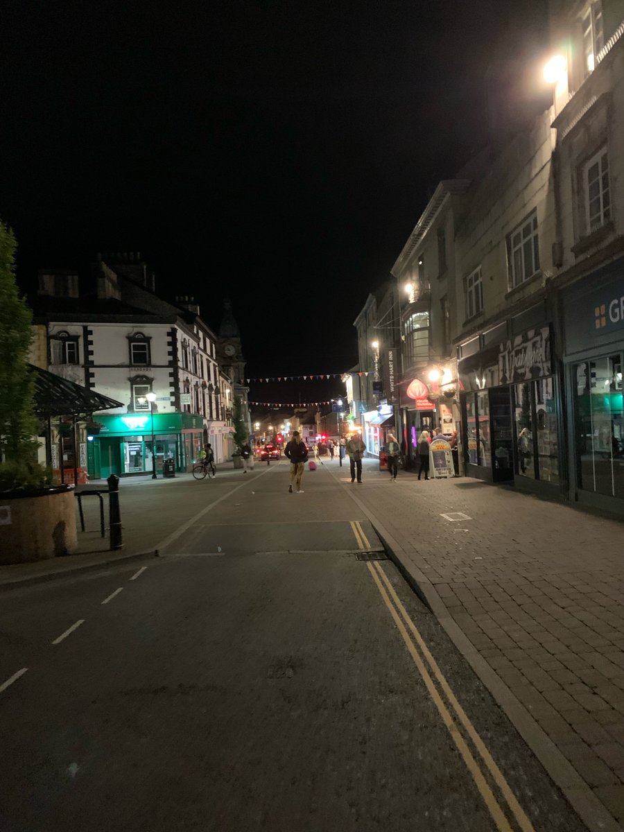 SouthLakesPol's tweet photo. 2723 - Kendal officers on foot this evening in the Lakes and Kendal for #OpRegulate ensuring there are no issues on the streets and checks at public houses. #dontdrinkanddrive #gethomesafely #enjoyyournight #bankholidayweekend https://t.co/YoyEGQ2jcw