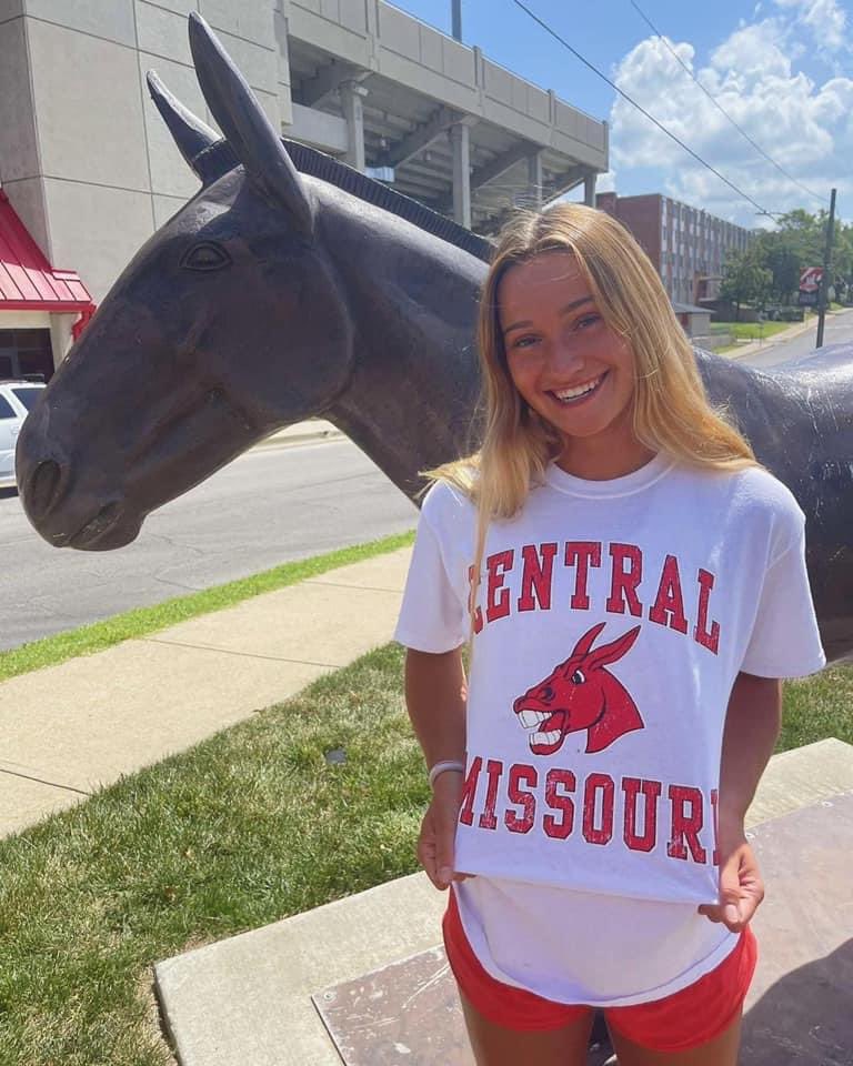 olathesouth_vb's tweet photo. Congratulations to Emma on her commitment to UCM to continue her volleyball career!  We are happy for you! #osvb https://t.co/VRw3yJa6cd