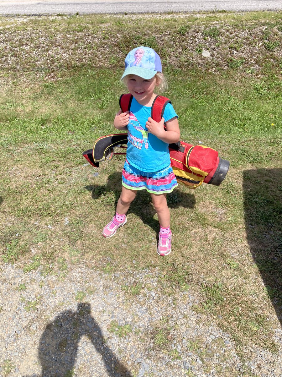 My golfing partner today at <a href="/ClareGolf/">Clare Golf</a> ! <a href="/antoshkiwj/">Jennifer Buettner</a> <a href="/JenMcKenzie23/">Jen McKenzie</a> @ClaudeAComeau <a href="/MDeveau/">Marc Deveau</a>