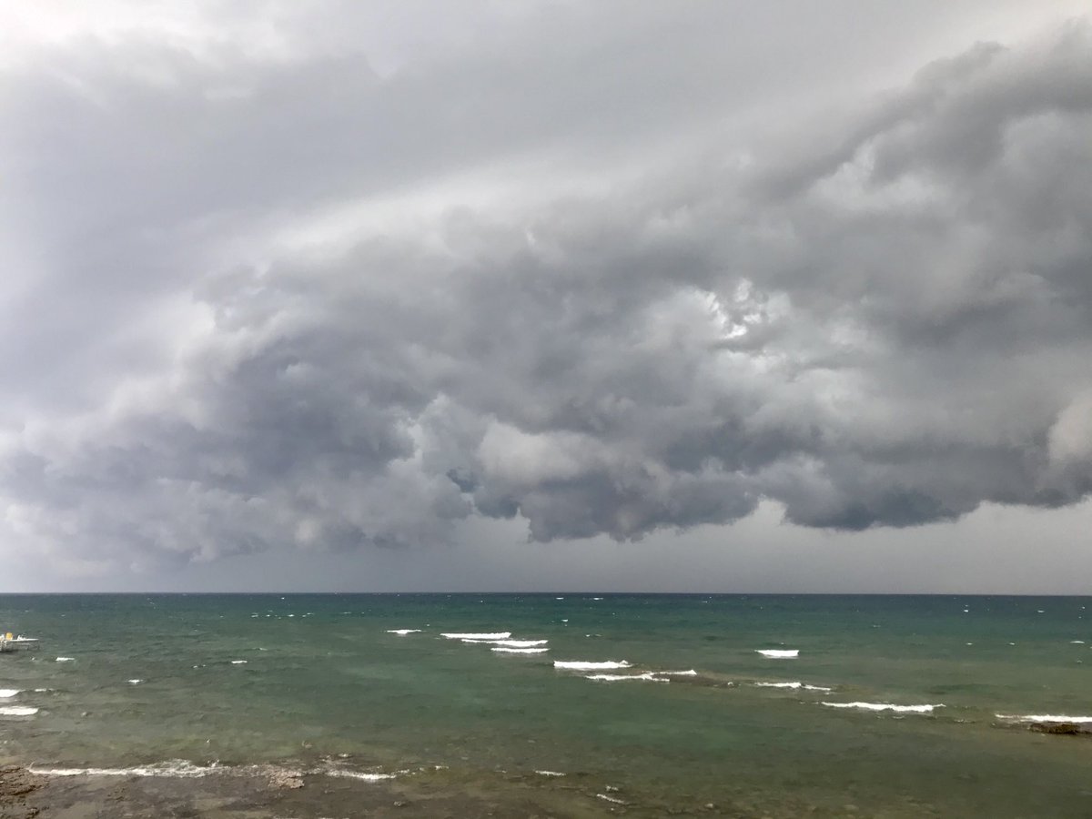 zwolfgrl's tweet photo. Another one coming in.  Very strong winds as it passed over.  #onstorm. #tobermory https://t.co/dXSXekAsOQ