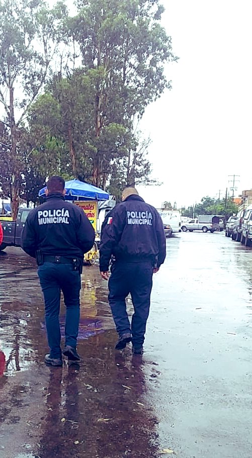 🚔🚨 Debido a la lluvia que se está presentando en la capital, solicitamos a la ciudadanía extremar precauciones respetando los límites de velocidad al conducir.  🚗 🌨
