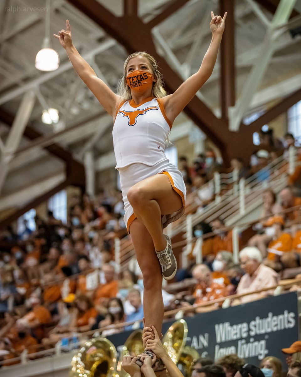 RalphArvesen's tweet photo. Texas Cheer at the volleyball game between the Texas Longhorns and San Diego Toreros at Gregory Gymnasium in Austin, Texas. #TexasCheer @UTexasSpirit https://t.co/6xsakJ01Mm