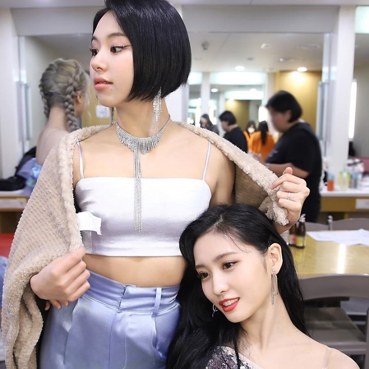 ⠀ㅤ،   ᥫ᭡  ·  twɑı ⠀の  rч's   ᦈ   29.O8  ♡  up 𓂃 𝕕𝕒𝕥𝕖 : #VELTYFLAVOR⁩ + ⁦#RodVelty1stCB⁩     ›  

Dos de nuestras princesas  hermosas llegaron al comeback de estas chicas, muchas felicidades. Las amamos.