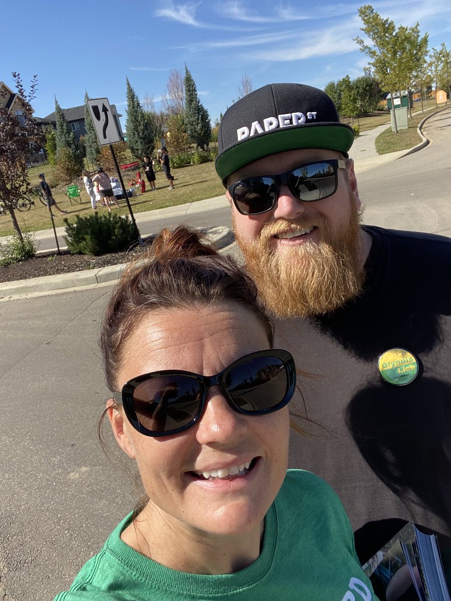 GlynnisYeg's tweet photo. What a glorious weekend for getting to know neighbours around ward #Ipiihkoohkanipaiohtsi Thanks to my labour siblings for all the support! #unionproud #BlueQuill #HaysRidge #yegcc https://t.co/FrV35UGqzd
