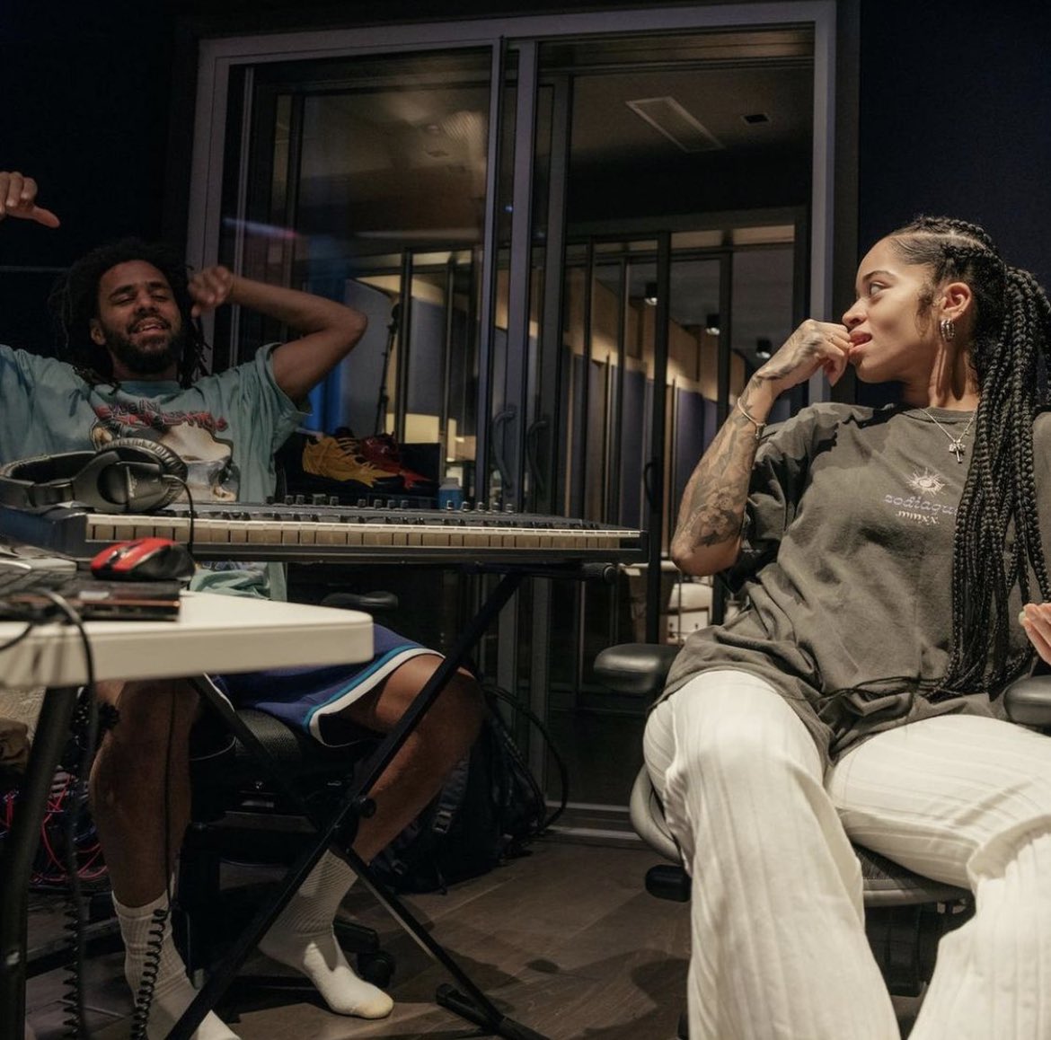 rapalert4's tweet image. Ella Mai working on new music with Pharrell and J. Cole