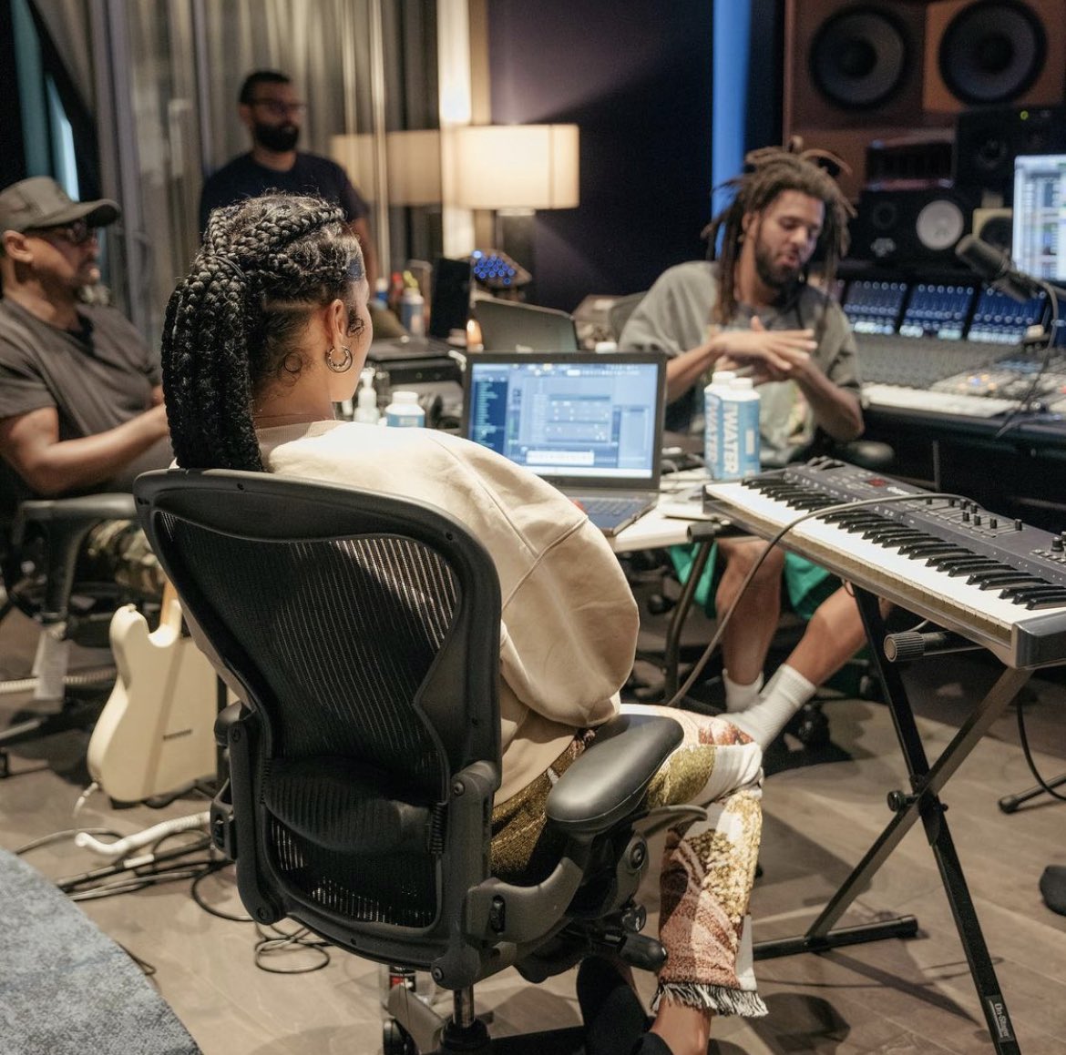rapalert4's tweet image. Ella Mai working on new music with Pharrell and J. Cole