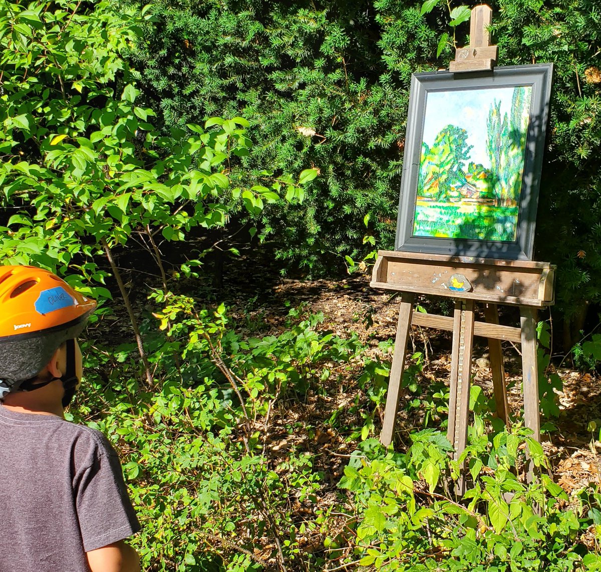 lynetteforslp's tweet photo. We stumbled upon art while door knocking @stlouispark South Oak Hill today. A neighbor shared that this person regularly creates art for the neighborhood to enjoy. How generous! #SLPWard2 https://t.co/qvsbo5cpTK