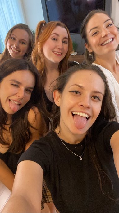 GOING LIVE TONIGHT ON ONLYFANS &hellip;&hellip; 5 girls 1 hour uhhhhh holy fuck i&rsquo;m dripping with ideas https://t.