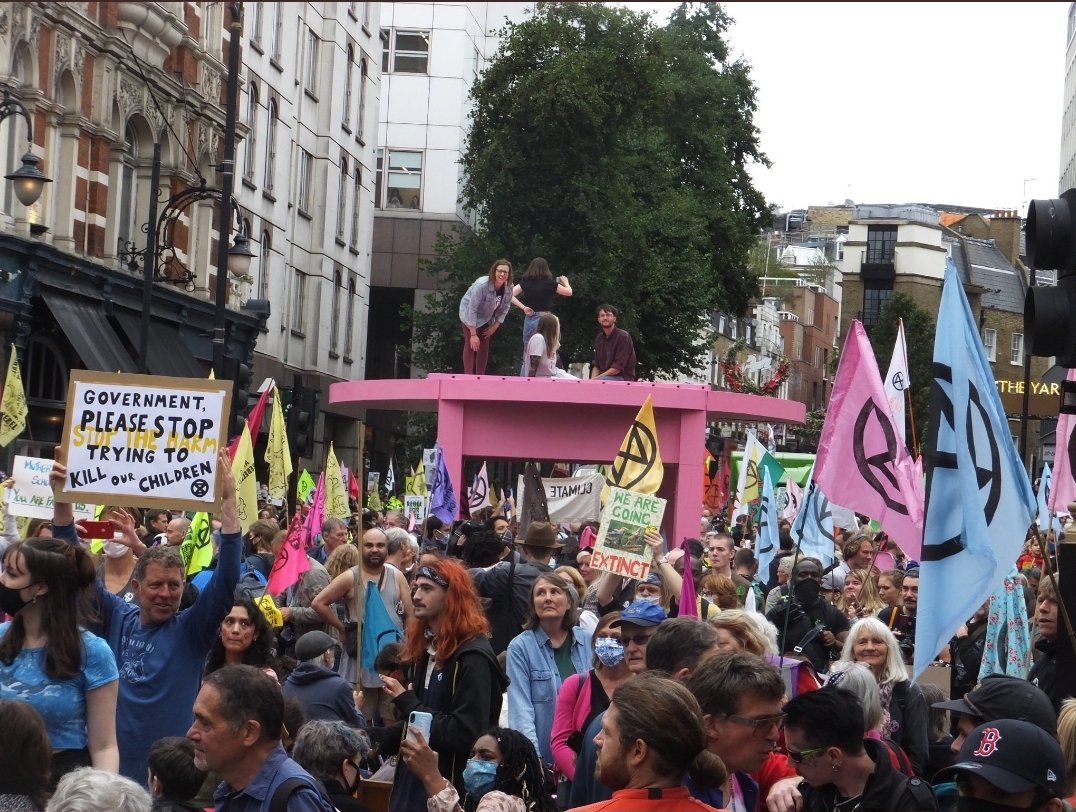 OneSixTwoThree1's tweet image. With the away team in their signature pink and sky blue kits and home team in their reflective Hi Vis 2021 kits. 

It's half time and the managers having their respective team talks.

Will the home team find an equaliser

Both teams have great players on the bench! 

XR v Met P..