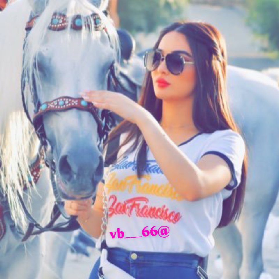 vb___66's tweet image. حي- طرقاً  كل ماهزها الشوق وحكت
الهوى  يطرق  ثغرها ، ويضّحك  سنها

ضحكها يمزّع معاليق قلبي لاضحكت
كنّها  تملك   مفاتيح   قلبي .. كنّها !!!