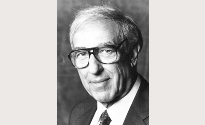 UWBiochemistry's tweet image. We deeply mourn the loss of Edmond H. Fischer who died peacefully on August 27, 2021.  He was 101.  Eddy was a cherished member of our department for 68 years, a brilliant scientist, a great man, and an amazing colleague. A great loss.  Our deepest condolences to his family.
