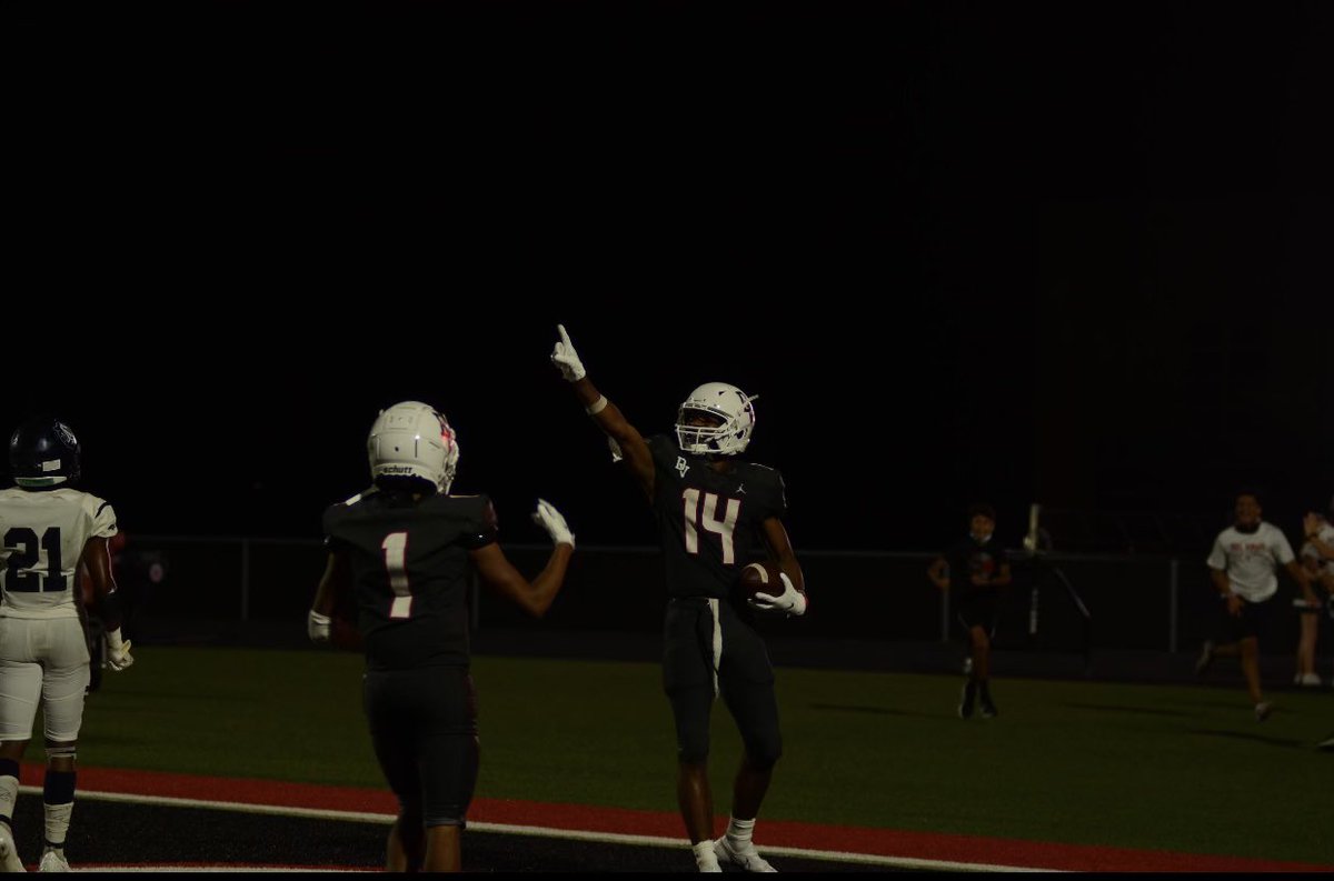 Week 1. Not the outcome we wanted but still a great way to start the season. Extremely proud of our fight. #DVUKNOW🖤❤️

8 receptions 
113 Yards 
2 touchdowns 
hudl.com/v/2Fgptm