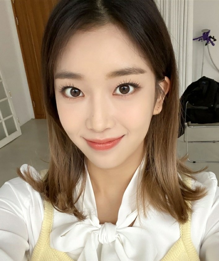 STAYCHARMTW's tweet photo. ˒ ❏. ⠀ 𝗦𝗧𝗔𝗬𝗖 ╱ ⠀ #⃝ıs ⠀ゞ⠀ goıng 𝕕𝕠𝕨𝕟 ⠀ 📸 ⠀— todαч’s ᥱvᥱnt › #VELTYFLAVOR
Mandamos a Ushio al comeback de RodVelty para darle mucho amor a Serina, Paris y Shui. ¡Besitos a todas! https://t.co/DHpoI0flYp