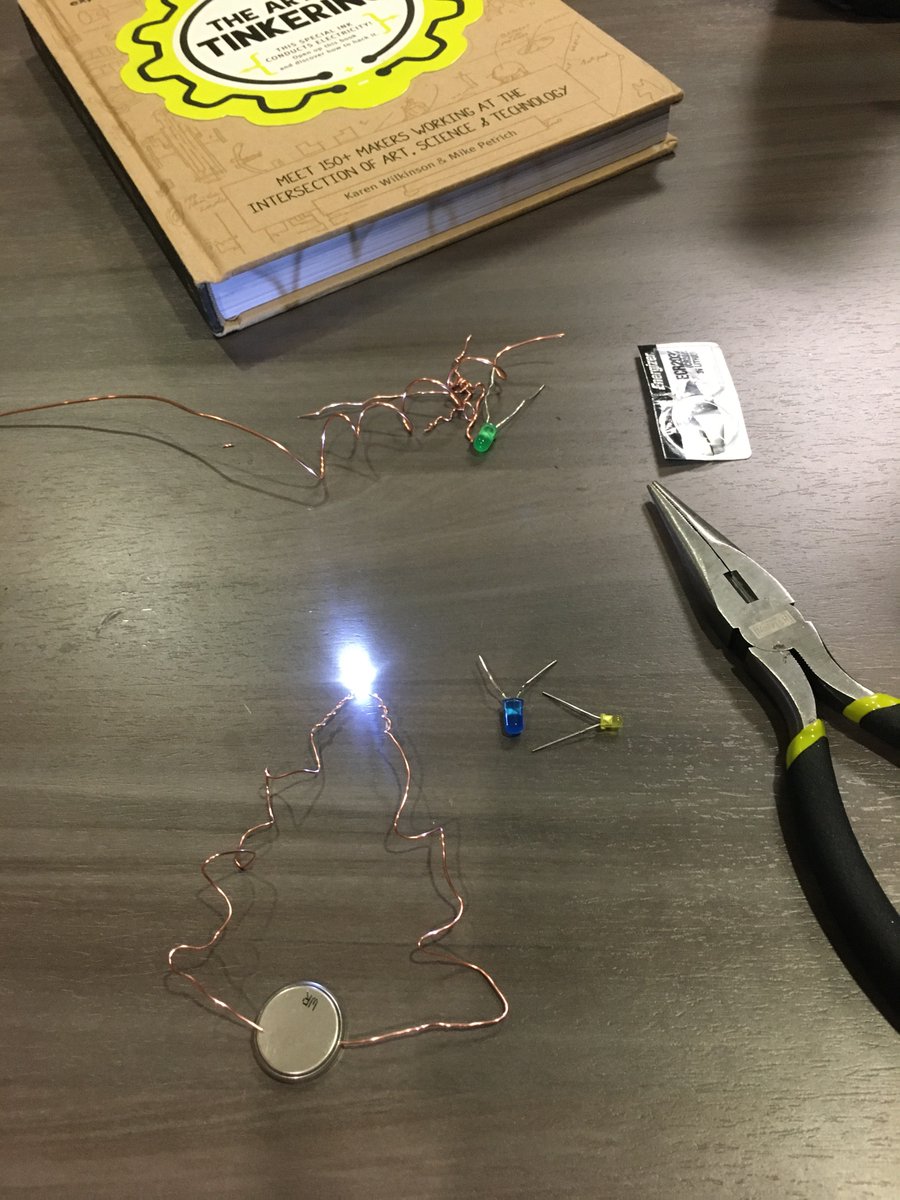 m_elise_design's tweet image. Exploring new materials on the first day of school! Tinkering with copper wires, batteries, and LEDs was a journey back to 5th-grade with my favorite science teacher. There were moments of confusion, excitement, doubt, and curiosity. #inquiry #arteducation #artshare #artt2372
