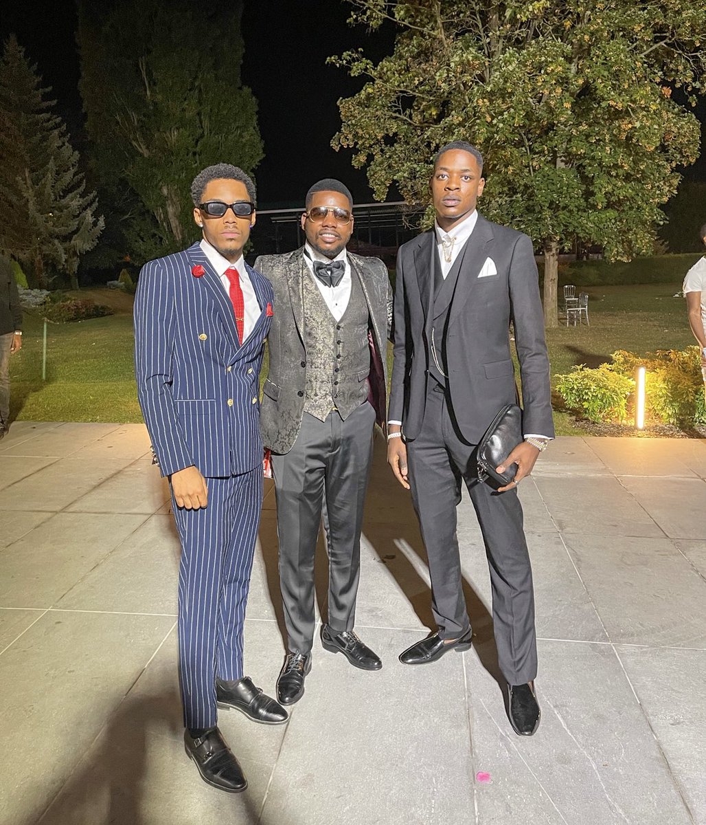 mr_yoks1's tweet photo. Raicha x Dinero c’st fort https://t.co/sWVi4uYWBo