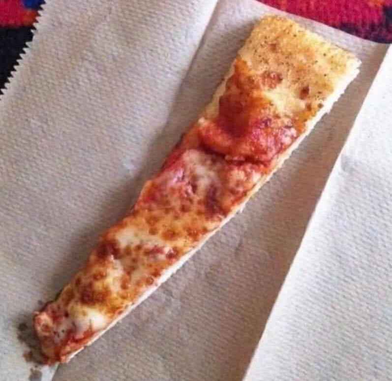 diositocielo's tweet photo. Profesor: Todos den 100 pesos para comprar pizza.

La pizza que te daban: https://t.co/wcCdhsg3a2