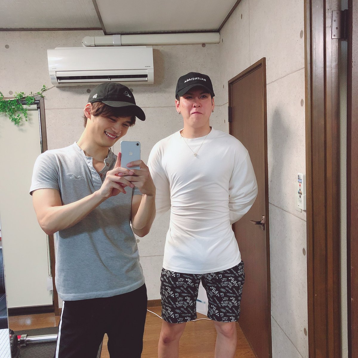 DavidHigu's tweet photo. おはようございます🌞🌞
早起き！！！

昨日はMISUGUさんのLIVEに行ってきました！！！
やっぱり生の歌は感じるものがありました🎤
ZERO STYLEでの活動お疲れ様でした。
今日も一日頑張れる💪💪
写真は昔の。@MISUGUzerostyle https://t.co/hWbcZOZ2xF