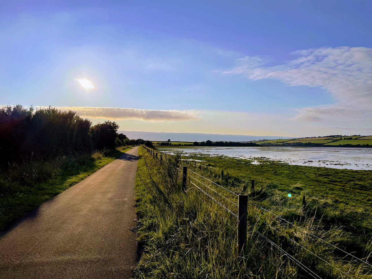 danondon89's tweet photo. Good evening Twitter friends. Here are some photos from my 15-mile bike ride this evening. I hope everyone is having a happy Sunday 😎🚴☀️ #Photography https://t.co/wURDLpgBkX