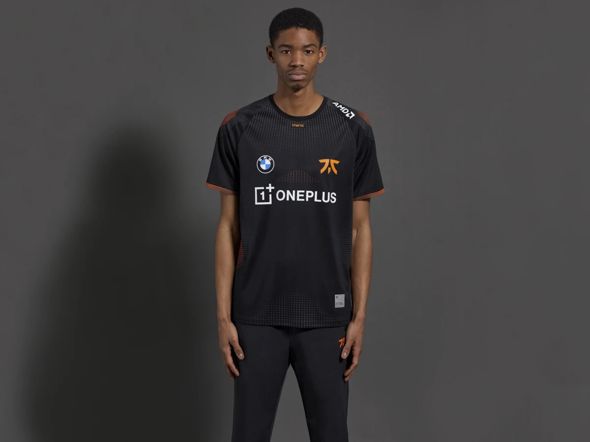 jaimemellado_'s tweet image. Día histórico de League of Legends y encima llego a los 20k de seguidores en Twitter. Como agradecimiento por el apoyo me gustaría hacer un sorteo para vosotros.

✨SORTEO DE UNA CAMISETA DE UN REPRESENTANTE EUROPEO A WORLDS (edición mundiales)

Requisitos:
👉Rt y seguirme