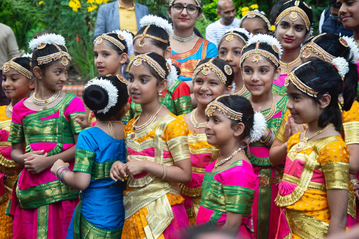 LindaAWade's tweet photo. Fabulous to see #EarlsCourt resident #ArunimaKumar and her students performing classical Indian dance at @TabernacleW11 yesterday. Despite the rain the show went on as part of @RBKCculture #KensingtonChelseaFestival https://t.co/0db5eCGgVX