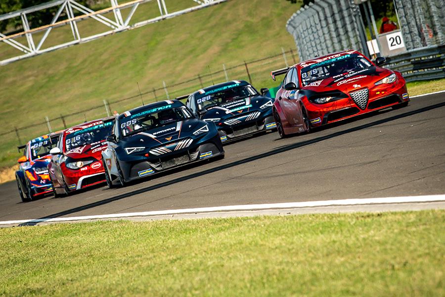 fiatcrworldtour's tweet photo. The third event of 🏆#PUREETCR at the 🏁#Hungaroring saw 👨🏻🚀#MikelAzcona and 👨🏻🚀#PhillipEng sharing victories in the two 🏎️#SuperFinal races.
READ MORE▶️https://t.co/DVeeFYpSxt
#TCR #TCRseries #motorsport https://t.co/A4tajHWd67