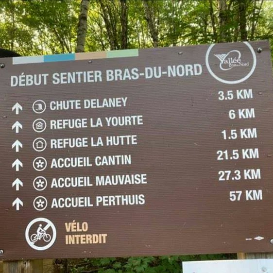 acadorette76's tweet photo. Randonnée par grand chaleur.
Vive les cours d'eau naturel. 😁
#lavalleedubrasdunord #randonnée #randonneequebec https://t.co/jEkdYMHgZ2