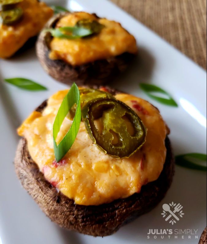 ⭐️ bit.ly/2VQiJ7W
Grilled Pimento Cheese Portobello Caps are amazing y'all! Enjoy them as an appetizer or a tasty side to your grilled dinner.

#mushrooms #mushroomappetizers #grilledmushrooms #juliassimplysouthern
